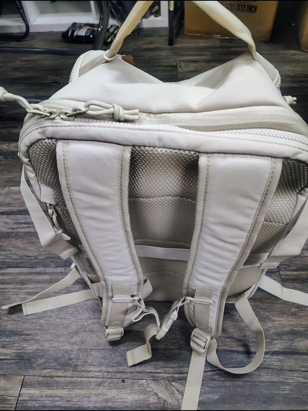 Bag Smart Men's And Women Convertible Travel Backpack in Light Beige - Picture 5 of 13